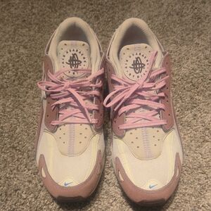 Size 10 - Men Nike Air Huarache Runner Light Orewood Earth